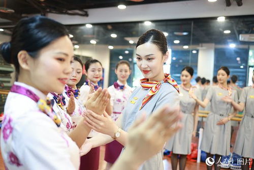 渝航渝鐵展風采，空動雙姝共筑服務新篇——記重慶空姐動姐聯(lián)合服務禮儀培訓備戰(zhàn)暑運